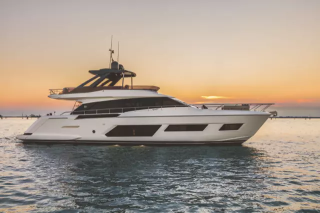 Ferretti Yachts 670